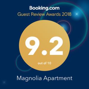 ブダペストにあるMagnolia Apartmentのa sign that reads guest review awards magaloa apartment
