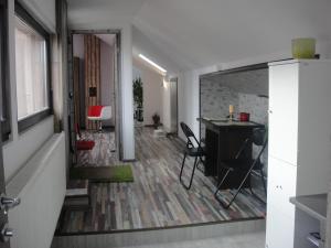 a living room with a table and a dining room at Rasnov Retreat in Râşnov