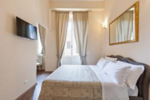 A bed or beds in a room at Vatican Domus Luxury Rooms