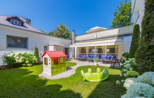 a backyard with a toy house and a playhouse at Orion Dom Gościnny in Dziwnów