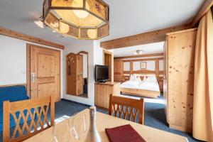 Postel nebo postele na pokoji v ubytování Hotel Alpenrose