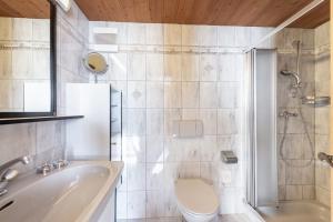 Koupelna v ubytování Hotel Alpenrose