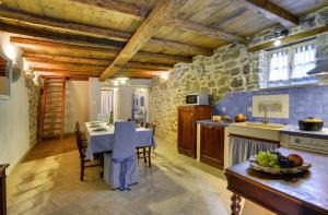 Kuchyňa alebo kuchynka v ubytovaní Holiday Home Ruža