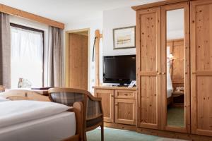 TV a/nebo společenská místnost v ubytování Hotel Alpenrose