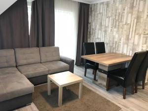 Een zitgedeelte bij Relax Apartmenthouse