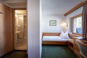 Postel nebo postele na pokoji v ubytování Hotel Alpenrose