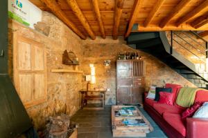 Część wypoczynkowa w obiekcie Casa de los Curas, chimenea 2 Hab 4 Pers Max