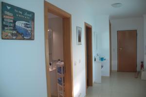 a hallway withthis study is needed sign on the wall at Ericeira Sunset Apartment in Ericeira