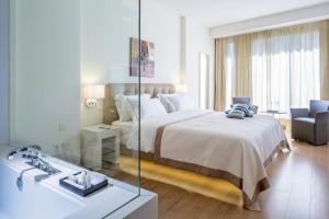 Letto o letti in una camera di O Monot Boutique Hotel Beirut