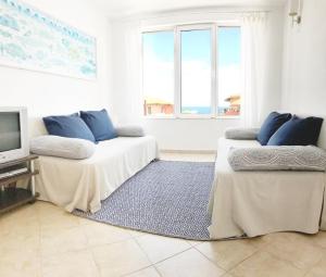 A television and/or entertainment centre at Apartament Rose