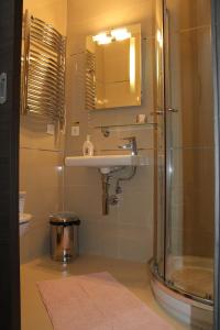a bathroom with a shower and a sink and a mirror at Silver Mountain Apartment A32 - 3 rooms 3 bathrooms in Poiana Brasov
