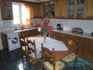 A kitchen or kitchenette at George's House