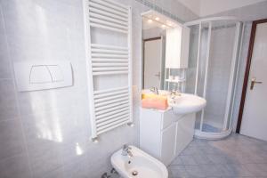 Kylpyhuone majoituspaikassa Appartamento l' Edera - Goelba