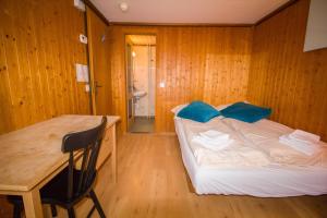 A bed or beds in a room at Hotel Hornerpub
