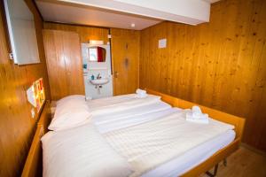 A bed or beds in a room at Hotel Hornerpub