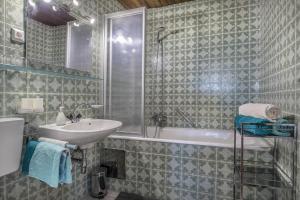 A bathroom at Ferienwohnungen Tiroler Alpenhof