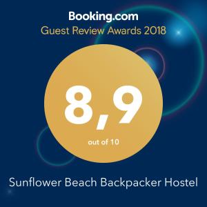 Certifikát, hodnocení, plakát nebo jiný dokument vystavený v ubytování Sunflower Beach Backpacker Hostel & Bar + 37 fotografií