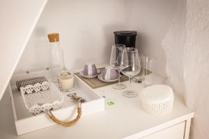 Příslušenství pro přípravu čaje a kávy v ubytování Rooms N&M