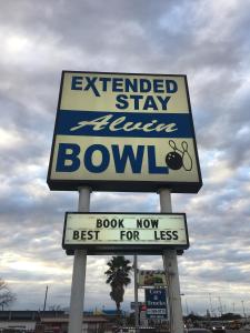 a sign for an emailed stay extra bowley book now best for less at Alvin Extended Stay in Alvin