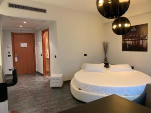 Uma cama ou camas num quarto em Best Western Hotel Class Lamezia