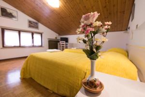 Ein Bett oder Betten in einem Zimmer der Unterkunft Al Cavallino Bianco