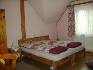 מיטה או מיטות בחדר ב-Weingut zur Schlafmütze