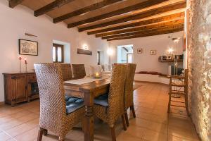 A seating area at Country House Cadernera