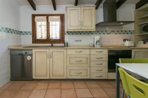 A kitchen or kitchenette at Country House Cadernera