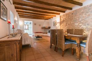 A bed or beds in a room at Country House Cadernera