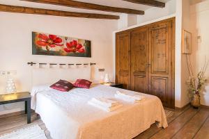 A bed or beds in a room at Country House Cadernera