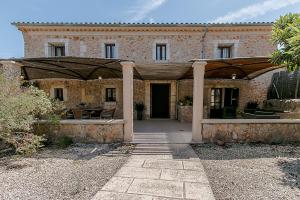 The facade or entrance of Country House Cadernera