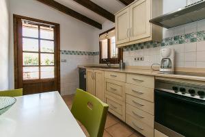 A kitchen or kitchenette at Country House Cadernera