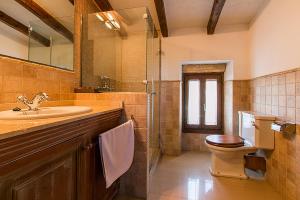 A bathroom at Country House Cadernera