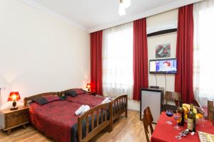 Łóżko lub łóżka w pokoju w obiekcie Gis Guest House