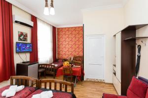 Telewizja i/lub zestaw kina domowego w obiekcie Gis Guest House