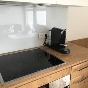 a kitchen with a stove top and a microwave at Cosy Splendor / City Center in Graz