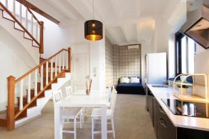 a kitchen and dining room with a white table and chairs at Valentia Apartments - Mercado Central in Valencia