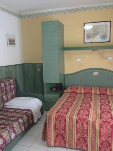 Postel nebo postele na pokoji v ubytování Hotel Harry's