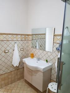 Kylpyhuone majoituspaikassa L' Attico di Kely