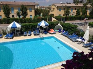 Bazén v ubytování Hotel Harry's nebo v jeho okolí