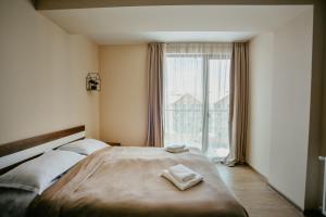 Postel nebo postele na pokoji v ubytování Maisako's New Gudauri Apartment + 25 fotografií