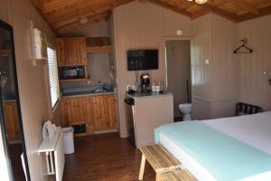 Yosemite RV Resort的厨房或小厨房