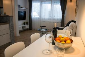 TV a/nebo společenská místnost v ubytování L&L Leisure Apartments Plitvice
