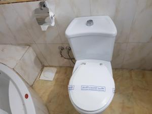 A bathroom at One Bedroom Chalet managed by Lilly Apartments