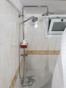 A bathroom at One Bedroom Chalet managed by Lilly Apartments
