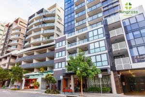 uma imagem de um edifício de apartamentos em Morgan Suites em Brisbane