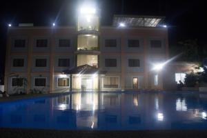 Kolam renang di atau dekat dengan Adams View Hotel