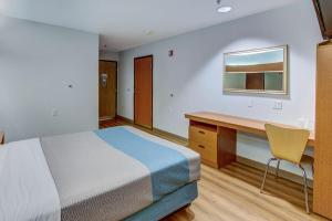 Postel nebo postele na pokoji v ubytování Motel 6-Sutherlin, OR