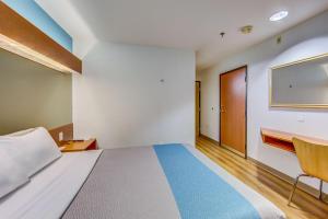 Postel nebo postele na pokoji v ubytování Motel 6-Sutherlin, OR