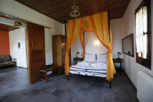 Postel nebo postele na pokoji v ubytování Guesthouse Rousis